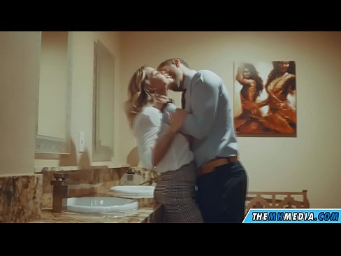 ❤️ Ko'krakli sarg'ish sizni jamoat hojatxonasida yo'ldan ozdirganda ️ Super porno uz.porngifmag-com.ru ❌